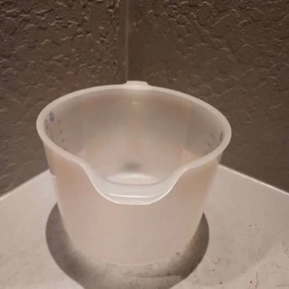 Tupperware 2 Liter / 8 Cup Measuring Pitcher